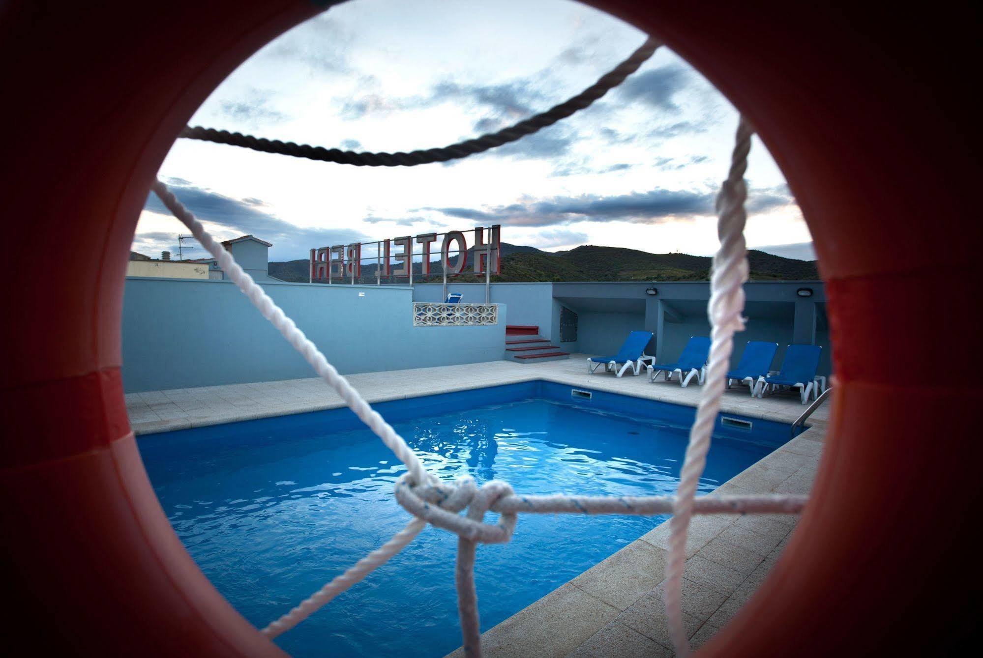 Hotel Beri Llança Eksteriør bilde